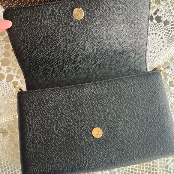 Brand New Tory Burch Blake Black Pebbled Leather Flap Crossbody - Picture 4 of 8